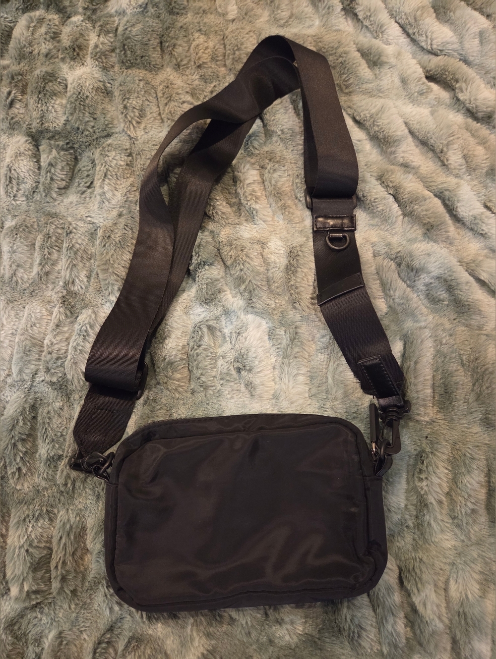 AMERICAN EAGLE Black Crossbody Sling Bag - Picture 3 of 3